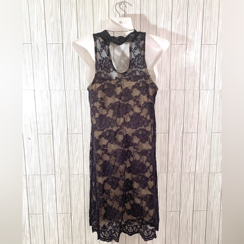 Black Lace Shift Dress - Picture 6 of 7